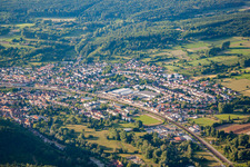 Vue aérienne de Du sud-est à le quartier Berghausen in Pfinztal dans le département Bade-Wurtemberg, Allemagne