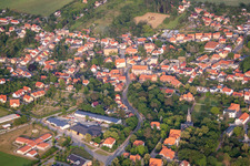 Vue aérienne de Zone de peuplement à le quartier Neinstedt in Thale dans le département Saxe-Anhalt, Allemagne
