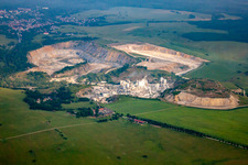 Vue aérienne de Carrière de l'usine de ciment à ciel ouvert et de matériaux de construction Fels-Werke GmbH Kalkwerk Rübeland dans le district de Rübeland à Elbingerode (Harz) à le quartier Hüttenrode in Blankenburg dans le département Saxe-Anhalt, Allemagne