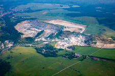 Photographie aérienne de Carrière de l'usine d'extraction à ciel ouvert de ciment et de matériaux de construction Fels-Werke GmbH Kalkwerk Rübeland dans le district de Rübeland à Elbingerode (Harz) à le quartier Elbingerode in Oberharz am Brocken dans le département Saxe-Anhalt, Allemagne