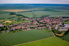 Vue aérienne de Du nord-ouest à le quartier Badeborn in Ballenstedt dans le département Saxe-Anhalt, Allemagne
