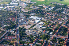 Vue aérienne de Zone industrielle et commerciale sur la B79 à Halberstadt dans le département Saxe-Anhalt, Allemagne