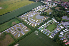 Vue aérienne de Complexe de maisons de vacances du Top View Caravan Park à Ulrome à le quartier Ulrome in Driffield dans le département Angleterre, Vereinigtes Königreich