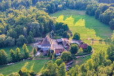 Moulin à grains Bienwaldmühle sur la Lauter à Scheibenhardt dans le département Rhénanie-Palatinat, Allemagne vue d'en haut