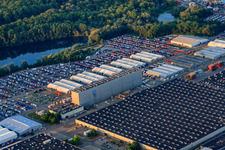 Vue aérienne de Camions Mercedes-Benz stockés à l'usine automobile de Wörth à Wörth am Rhein dans le département Rhénanie-Palatinat, Allemagne