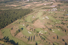 Club de golf Urloffen à le quartier Urloffen in Appenweier dans le département Bade-Wurtemberg, Allemagne du point de vue du drone