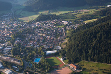 Vue d'oiseau de Haslach im Kinzigtal dans le département Bade-Wurtemberg, Allemagne