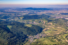 Vue aérienne de Vue du Kaiserstuhl depuis le nord-est à le quartier Bleichheim in Herbolzheim dans le département Bade-Wurtemberg, Allemagne