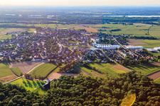 Vue aérienne de Vue de la ville depuis l'est avec RMA Rheinau GmbH & Co. KG à le quartier Rheinbischofsheim in Rheinau dans le département Bade-Wurtemberg, Allemagne