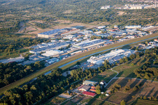 Vue aérienne de Zone industrielle et commerciale avec Merkel - Wetzel Logistik GmbH à Kuppenheim dans le département Bade-Wurtemberg, Allemagne