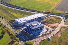 Nouveau bâtiment d'ITK Engineering GmbH à Rülzheim dans le département Rhénanie-Palatinat, Allemagne hors des airs