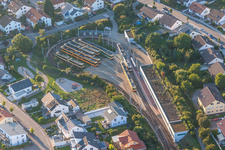Vue aérienne de Terminus S-Bahn à Hochstetten du KVV Karlsruher Verkehrsbetriebe à le quartier Hochstetten in Linkenheim-Hochstetten dans le département Bade-Wurtemberg, Allemagne