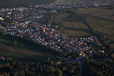 Quartier Eggenstein in Eggenstein-Leopoldshafen dans le département Bade-Wurtemberg, Allemagne du point de vue du drone