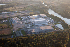 Vue aérienne de Zone industrielle d'Oberwald depuis le nord à Wörth am Rhein dans le département Rhénanie-Palatinat, Allemagne