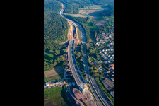 Vue aérienne de Mütschelbach, chantier de l'A8 à le quartier Nöttingen in Remchingen dans le département Bade-Wurtemberg, Allemagne