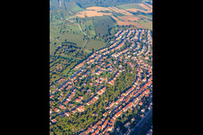 Vue aérienne de Kraichgaustraße depuis l'ouest à Ispringen dans le département Bade-Wurtemberg, Allemagne
