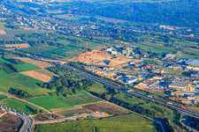 Vue aérienne de Chantier de construction du centre de meubles Pforzheim et de l'usine résidentielle / Wohnfühl Möbel GmbH à le quartier Eutingen in Pforzheim dans le département Bade-Wurtemberg, Allemagne
