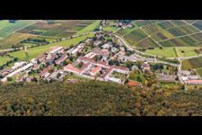 Vue oblique de Clinique psychiatrique d'État à Klingenmünster dans le département Rhénanie-Palatinat, Allemagne