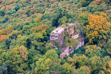 Vue aérienne de Ruines de Neukastell à Ranschbach dans le département Rhénanie-Palatinat, Allemagne