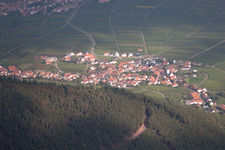 Vue aérienne de De l'ouest à Weyher in der Pfalz dans le département Rhénanie-Palatinat, Allemagne