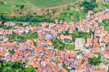 Vue aérienne de Église paroissiale Saint-Martin à le quartier SaintMartin in Sankt Martin dans le département Rhénanie-Palatinat, Allemagne