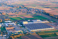 Vue aérienne de Centre logistique Mercedes-Benz et PROWELL Progroup Board GmbH dans l'Interpark à le quartier Offenbach in Offenbach an der Queich dans le département Rhénanie-Palatinat, Allemagne
