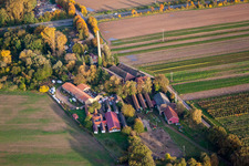 Vue aérienne de Menuiserie Hellmann, briqueterie à Kuhardt dans le département Rhénanie-Palatinat, Allemagne