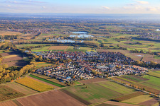Vue du village depuis le nord-ouest à Kuhardt dans le département Rhénanie-Palatinat, Allemagne d'en haut