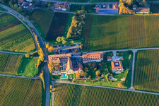 Enregistrement par drone de Hôtel Leinsweiler Courtyard à Leinsweiler dans le département Rhénanie-Palatinat, Allemagne