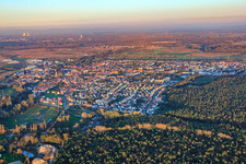Vue aérienne de De l'ouest à Rülzheim dans le département Rhénanie-Palatinat, Allemagne
