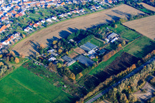 Vue aérienne de Aménagement paysager de Weick Garden, jardinage de cimetière à le quartier Huttenheim in Philippsburg dans le département Bade-Wurtemberg, Allemagne