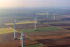 Vue aérienne de Parc éolien entre Rülzheim et Offenbach à Rülzheim dans le département Rhénanie-Palatinat, Allemagne
