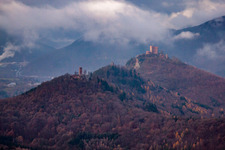 Vue aérienne de Les 3 châteaux Trifels, Anebos et Münz à Leinsweiler dans le département Rhénanie-Palatinat, Allemagne