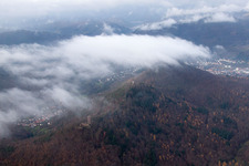 Vue aérienne de Bindersbach, ruines du château de Scharfenberg, appelé « Münz » à Leinsweiler dans le département Rhénanie-Palatinat, Allemagne