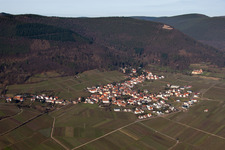Vue aérienne de Du sud-est à Weyher in der Pfalz dans le département Rhénanie-Palatinat, Allemagne