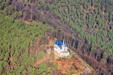 Enregistrement par drone de Chapelle Sainte-Anne sur l'Annaberg à Burrweiler dans le département Rhénanie-Palatinat, Allemagne