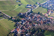 Vue aérienne de Rue principale à Gleisweiler dans le département Rhénanie-Palatinat, Allemagne