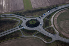 Vue aérienne de LD-Mörlheim, rond-point à le quartier Offenbach in Offenbach an der Queich dans le département Rhénanie-Palatinat, Allemagne