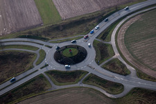 Vue aérienne de LD-Mörlheim, rond-point à le quartier Offenbach in Offenbach an der Queich dans le département Rhénanie-Palatinat, Allemagne