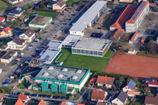 Vue aérienne de École primaire à Lingenfeld dans le département Rhénanie-Palatinat, Allemagne