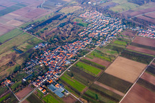 Vue oblique de Champs agricoles et surfaces utilisables à Winden dans le département Rhénanie-Palatinat, Allemagne