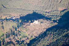 Erlenbach, château de Berwartstein à Erlenbach bei Dahn dans le département Rhénanie-Palatinat, Allemagne d'un drone