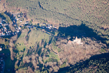 Vue aérienne de Erlenbach, château de Berwartstein à Erlenbach bei Dahn dans le département Rhénanie-Palatinat, Allemagne