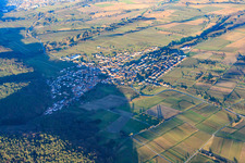 Vue aérienne de Ville viticole en hiver vue du sud-ouest à Oberotterbach dans le département Rhénanie-Palatinat, Allemagne