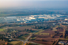 Vue aérienne de Usine Mercedes Benz du sud-est à Rastatt dans le département Bade-Wurtemberg, Allemagne