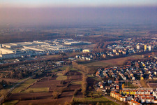 Vue aérienne de Usine Mercedes Benz du sud-est à Rastatt dans le département Bade-Wurtemberg, Allemagne