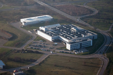 Vue aérienne de Installations techniques dans la zone industrielle de l'usine de panneaux de particules à Bischweier dans le département Bade-Wurtemberg, Allemagne