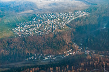Vue aérienne de De l'ouest à le quartier Pfaffenrot in Marxzell dans le département Bade-Wurtemberg, Allemagne