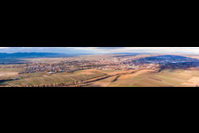 Vue aérienne de Zone urbaine en perspective panoramique avec périphérie et centre-ville à Landau in der Pfalz dans le département Rhénanie-Palatinat, Allemagne