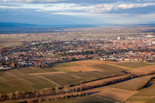 Landau vu de l'ouest à Landau in der Pfalz dans le département Rhénanie-Palatinat, Allemagne d'un drone